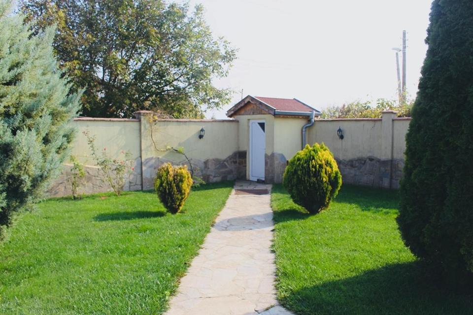 Ezerets Guest House Anita Ngoại thất bức ảnh